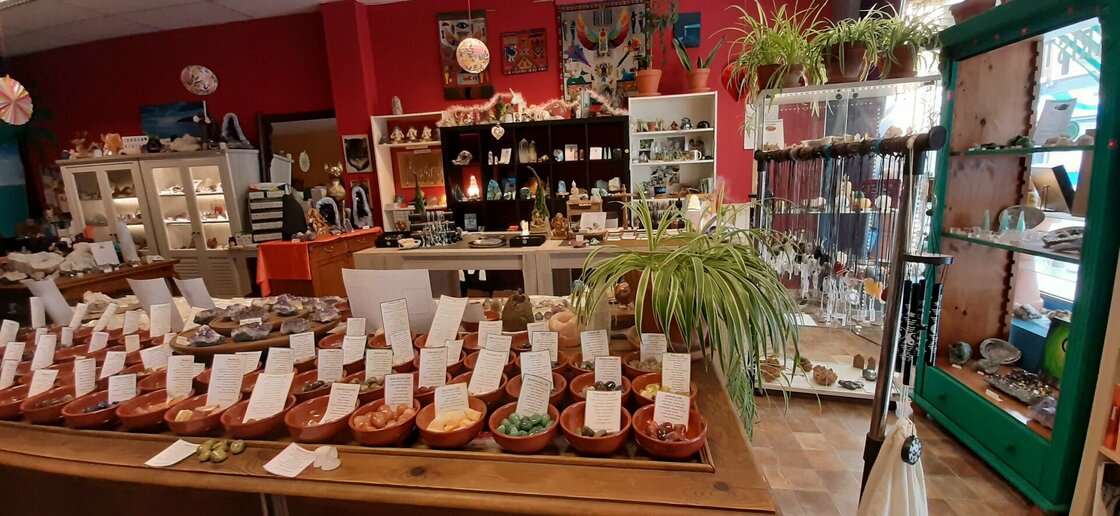 Een heel uitgebreide keuze aan stenen vindt u In de winkel Het Alkristal in Bresstraat 7, 2018 Antwerpen