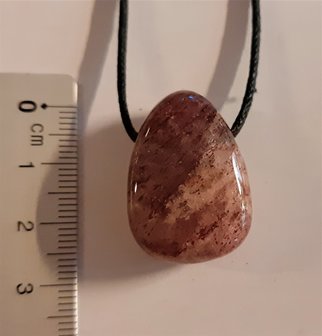 hangertje aardbeikwarts doorboord