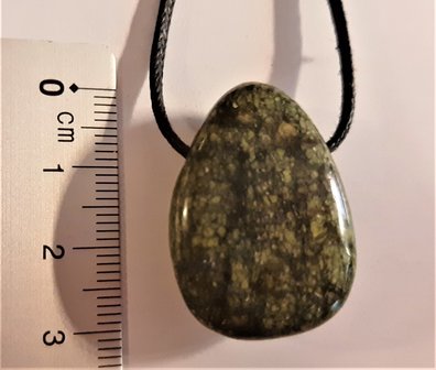 Hangertje groene jaspis doorboord