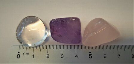 De drie éénheid Bergkristal,Amethist en Roze(n)kwarts( pakje van 3 stenen)